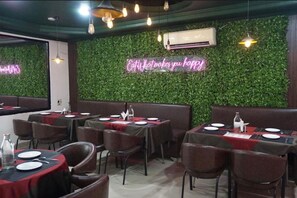 Restaurant - Hotel Clay Inn (Sohna)