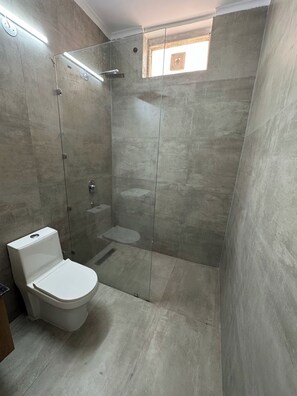 Executive kamer | Badkamer | Handdoeken, shampoo, toiletpapier