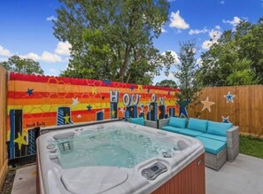 Outdoor spa tub - Houston Hideaway: Tub Sanctuary (Houston)