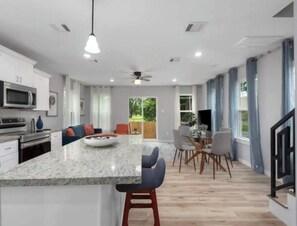 Private kitchen - Houston Hideaway: Tub Sanctuary (Houston)