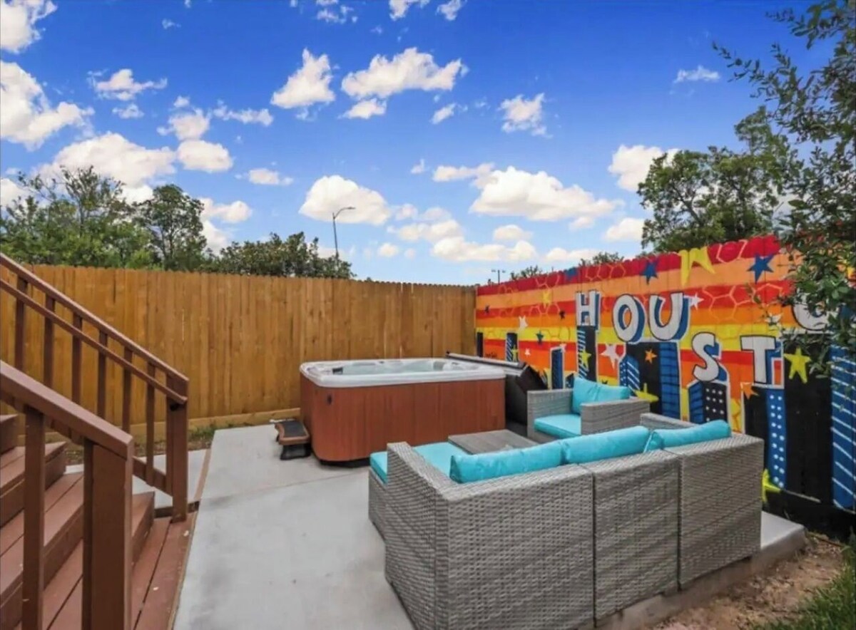 Photo 28 of Houston Hideaway: Tub Sanctuary