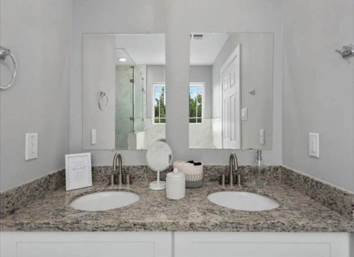 Photo 16 of Houston Hideaway: Tub Sanctuary