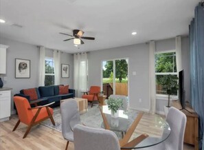 Interior - Houston Hideaway: Tub Sanctuary (Houston)