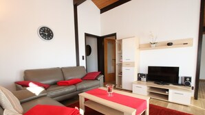 Unclassified image, 5 of 24, button - Freistehender Ferienbungalow im Fachwerkstil (Butjadingen)