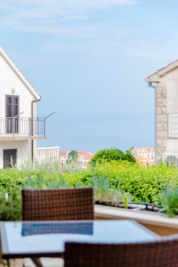 Apartment | Balcony - Apartments Iggy - One Bedroom Apartment With Terrace (Postira)