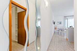 Apartment | Interior - Apartments Iggy - One Bedroom Apartment With Terrace (Postira)