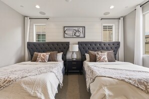 4 bedrooms, iron/ironing board, WiFi, bed sheets