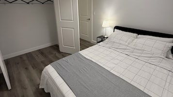 2 bedrooms, iron/ironing board, WiFi