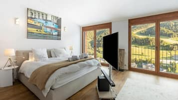 4 bedrooms, laptop workspace, iron/ironing board, free WiFi