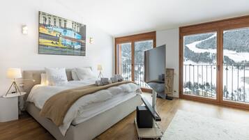 4 bedrooms, laptop workspace, iron/ironing board, free WiFi