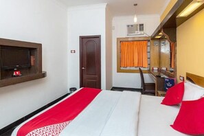 Desk, soundproofing, free WiFi, bed sheets - Hotel Sun Park Inn (Chennai)