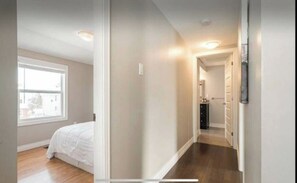 2 bedrooms, WiFi, bed sheets - Charming 2-bedroom house in nice Moncton with WiFi, AC (Moncton)