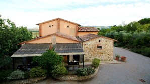 House | Exterior - Apartment in Tuscany Near Lake Trasimeno (Castiglione del Lago)