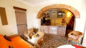 House | Living room - Apartment in Tuscany Near Lake Trasimeno (Castiglione del Lago)