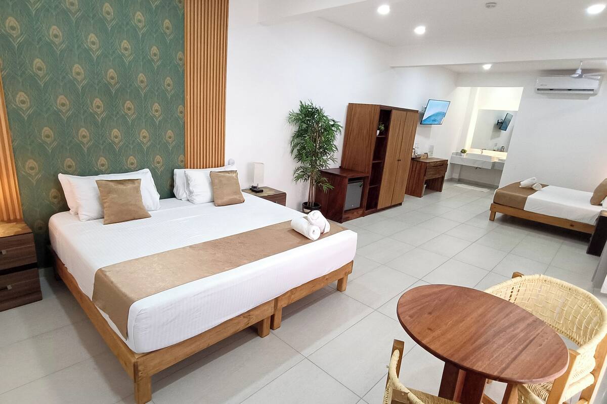 Seprai antialergi, selimut bulu angsa, brankas, dan tirai kedap cahaya