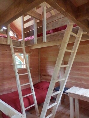 1 bedroom, free WiFi - Eco-lodge Cabin and Unique Bed and Breakfast (BROYE)