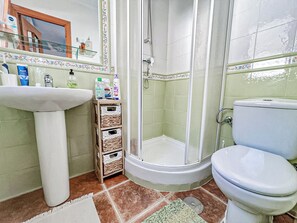 Een douche, handdoeken