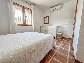 3 chambres, fer et planche à repasser, accès Internet, draps fournis