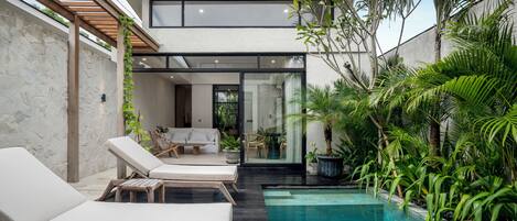 室外游泳池,日光浴躺椅