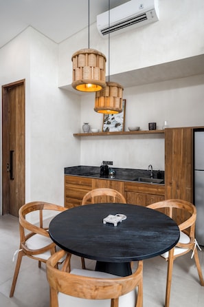 Deluxe-Villa, 1 King-Bett, eigener Pool, Poolblick | Esszimmer
