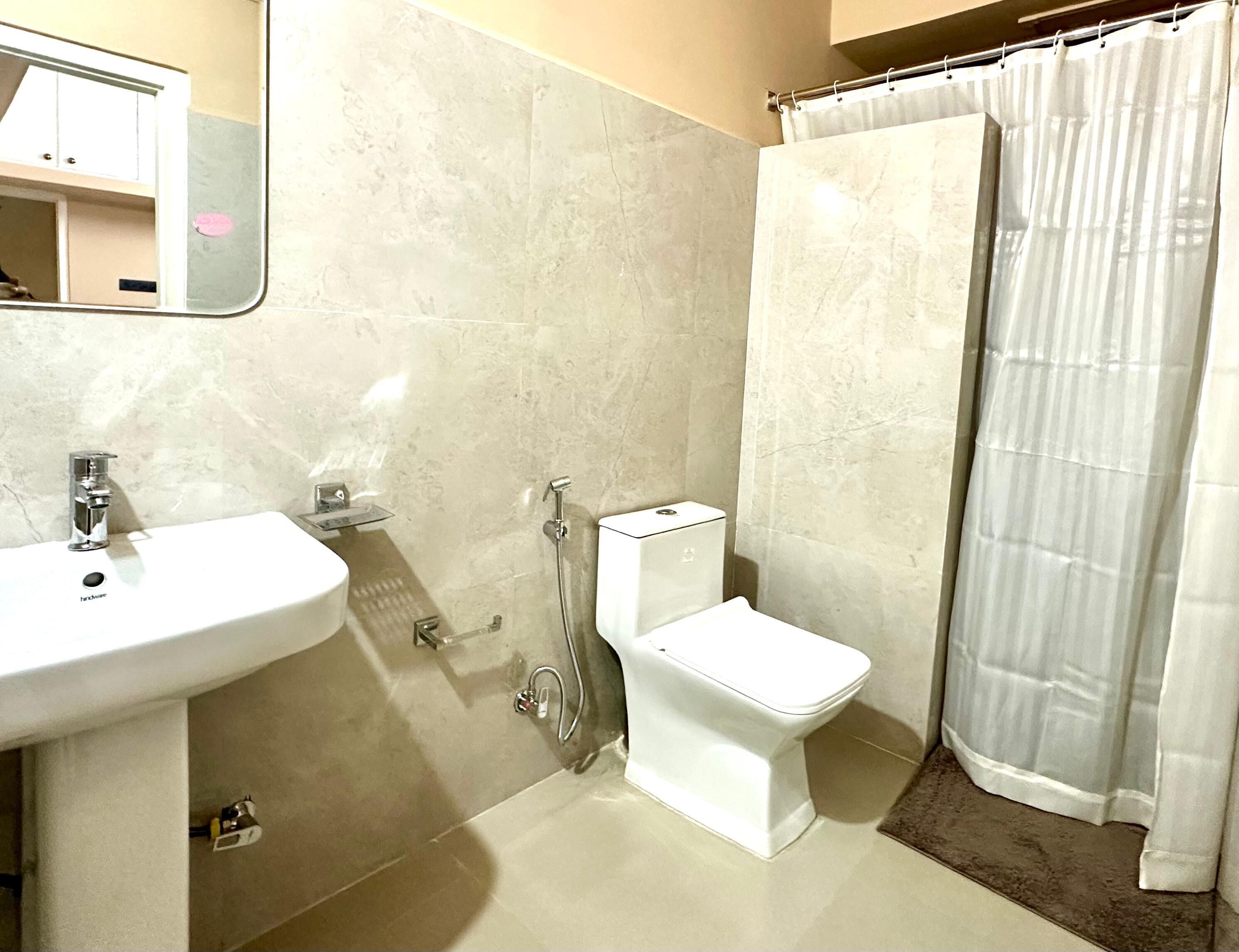 Apartment, Valley View | Bathroom | Bathrobes, towels, soap, shampoo