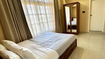 Apartamento, vista para a cidade | 3 quartos, escrivaninha, espaço de trabalho para notebook