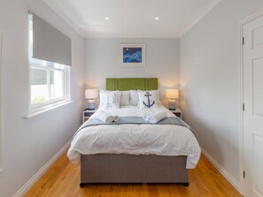 5 bedrooms, WiFi - Sea Compass by Interhome (Charlestown)