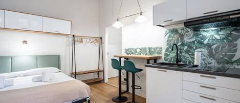 Iron/ironing board, WiFi, bed sheets