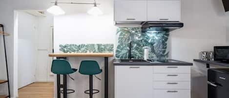 Fridge, microwave, stovetop, electric kettle