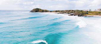 Stay at Pipis Villa 2 – Coastal Luxury Just a 2-Minute Walk to Cabarita Beach