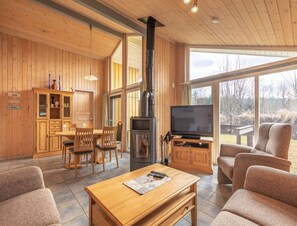 House | Living room - Ferienhaus mit Sauna im Ferienpark Mirow (Mirow)