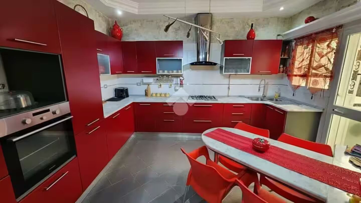 Fridge, oven, coffee/tea maker, electric kettle