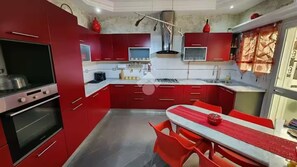 Fridge, oven, coffee/tea maker, electric kettle