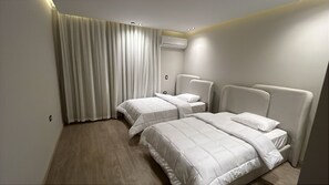 4 bedrooms, iron/ironing board, WiFi, bed sheets