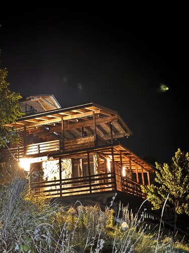 Charming 2-bedroom villa in brilliant Mestia with WiFi