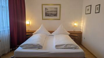 Traditional Double Room, Private Bathroom | 1 bedroom, free WiFi