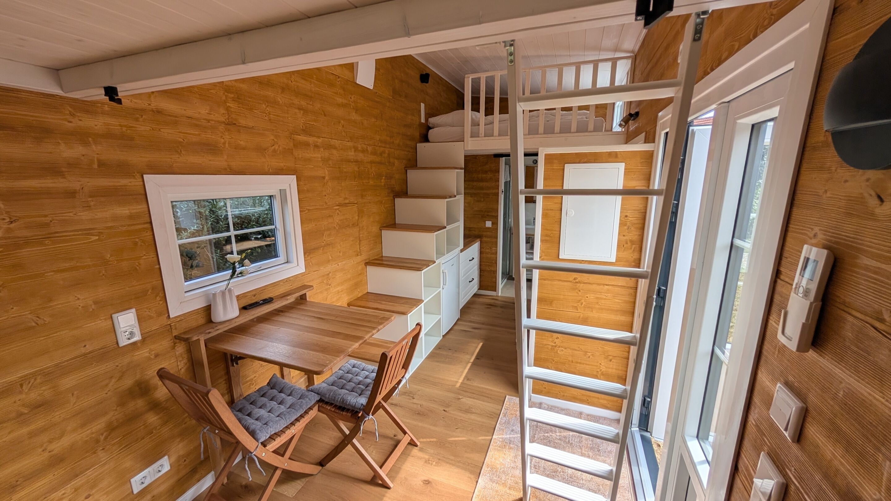 Comfort-Haus, eigenes Bad, Gartenblick | Zimmerausstattung