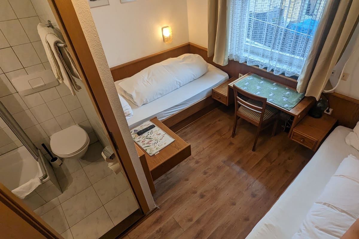 Basic Twin Room, Private Bathroom (Separate Betten) | 1 bedroom, free WiFi