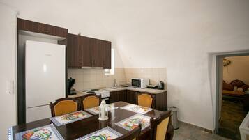 Villa | Dining