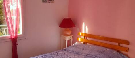 4 habitaciones, tabla de planchar con plancha y wifi