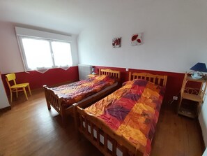 4 chambres, fer et planche à repasser, Wi-Fi