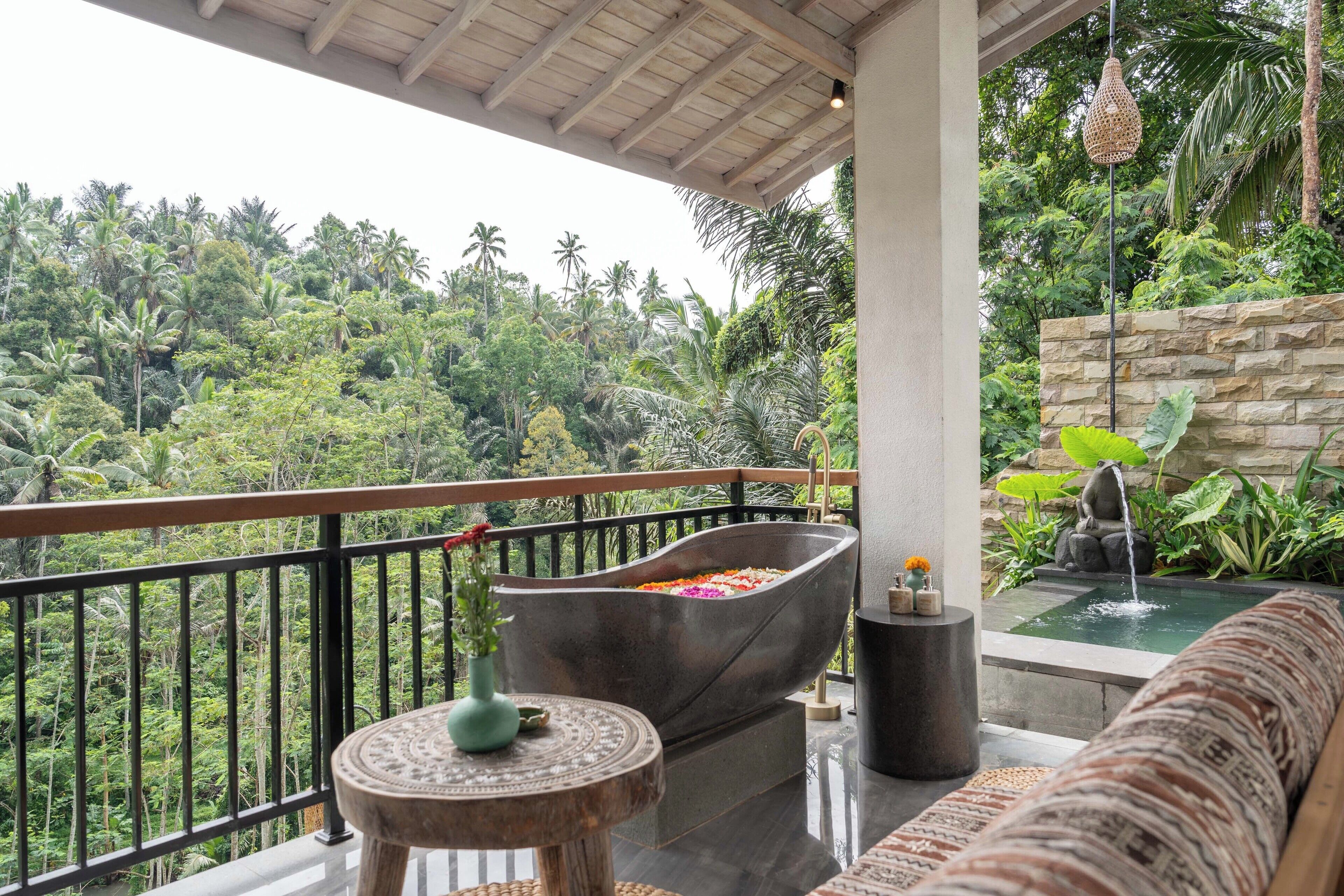 Chambre, 1 chambre, vue sur la vallée (Pool Villa) | Salle de bain | Articles de toilette (gratuits), séchoir à cheveux, pantoufles