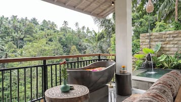 Chambre, 1 chambre, vue sur la vallée (Pool Villa) | Salle de bain | Articles de toilette (gratuits), séchoir à cheveux, pantoufles