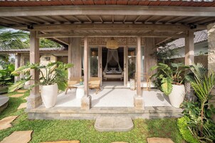 Quarto, 1 quarto, vista para o vale (Suite Pool Villa) | Terraço/pátio