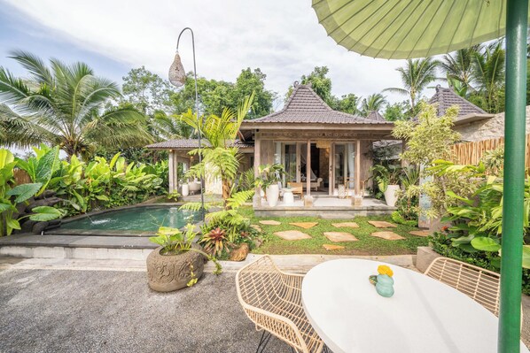 One Bedroom Suite Pool Villa with Valley View | In-room dining