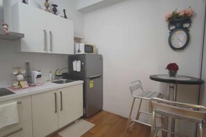 Unclassified image, 3 of 25, button - Aveline Suites City River View, Acqua Private Residences Near Rockwell Makati, Manila Philippines (Mandaluyong)