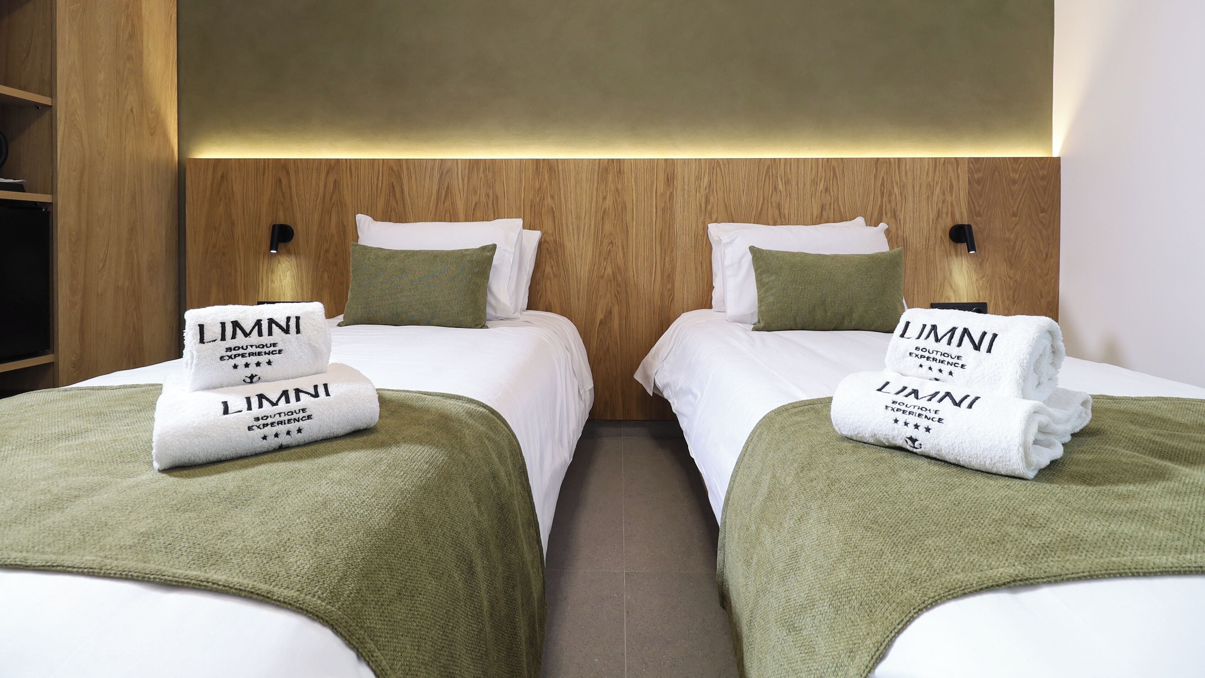 Standard Twin Room Balcony - Atrium View | Hypo-allergenic bedding, minibar, in-room safe, blackout drapes