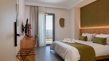 Superior Double Room with Sea View | Hypo-allergenic bedding, minibar, in-room safe, blackout drapes