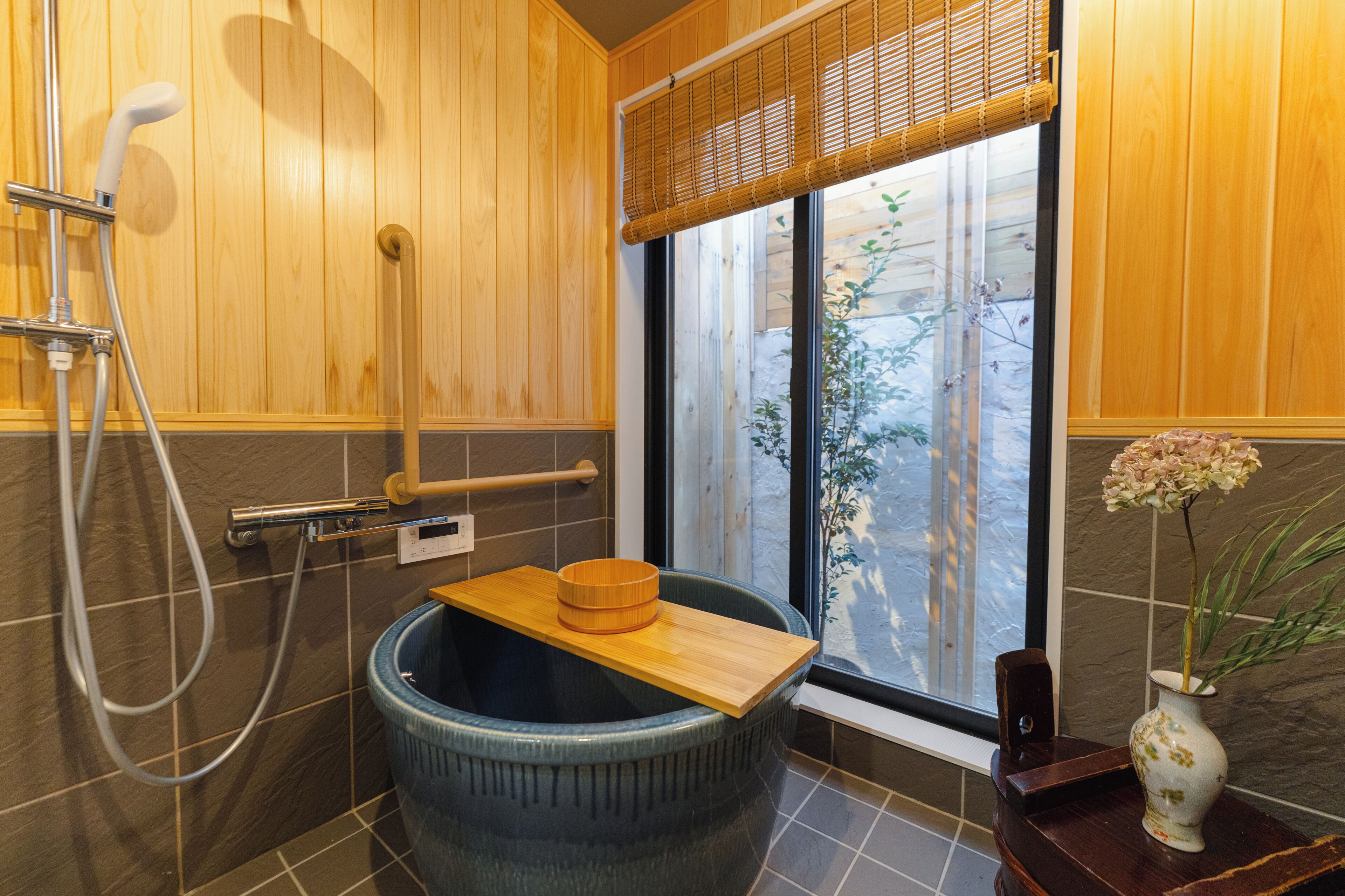 Ferienhaus, Nichtraucher | Badezimmer | Haartrockner, Hausschuhe, Handtücher