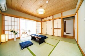 Iron/ironing board - Awaji Seaside Resort in Sumoto (Sumoto)